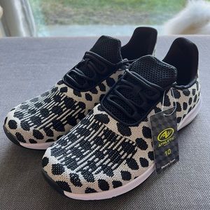 Athletic women's sneakers